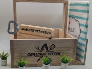 BBQ - Grillbox / Grillbutler - Besteckaufbewahrung - incl. Männerwerkzeug - Rustikal aus massiv Eiche (Klötzchen) – Personalisiert - HandMade