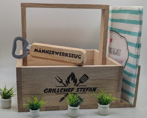 BBQ - Grillbox / Grillbutler - Besteckaufbewahrung - incl. Männerwerkzeug - Rustikal aus massiv Eiche (Klötzchen) – Personalisiert - HandMade